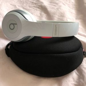 Beats Solo Wireless - White